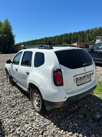Renault DUSTER Authentique 1.6 MT5 4x2 — Б/У, 2016 г.
