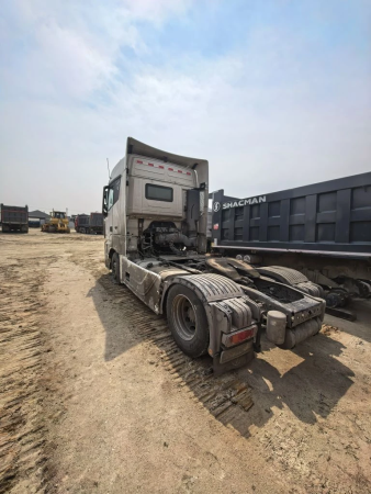 Foton AUMAN 4x2 Седельный тягач BJ4189SLFKA — Б/У, 2023 г.