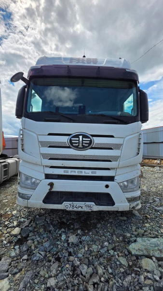 FAW J7 4x2 Седельный тягач CA4180P77K25E5 — Б/У, 2023 г.