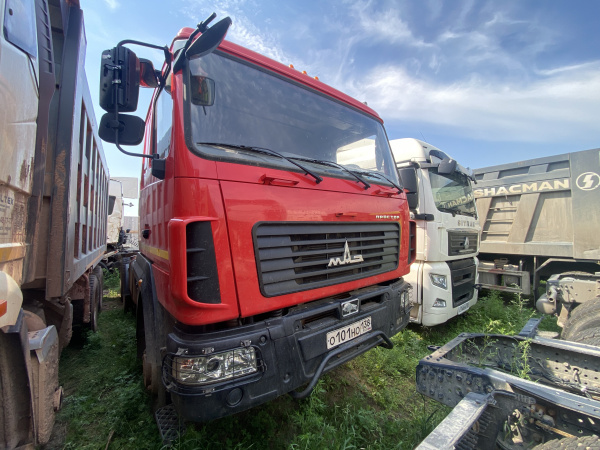 МАЗ 6432 6x6 Седельный тягач 643228 — Б/У, 2023 г.