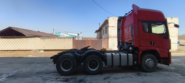Shacman (Shaanxi) SX 6x4 Седельный тягач SX42584V324 — Б/У, 2023 г.