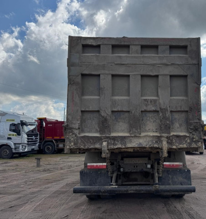 Shacman (Shaanxi) SX 6x4 Самосвал SX33186T366 — Б/У, 2021 г.