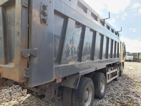 Shacman (Shaanxi) SX 8x4 Самосвал SX33186V366 — Б/У, 2023 г.