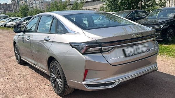 DONGFENG Luxury 1.5T DCT (I Поколение) — Б/У, 2023 г.