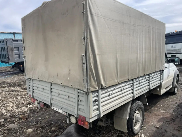 UAZ Бортовой автомобиль с платформой 1870 Base 4х4 2.7 5MT — Б/У, 2023 г.