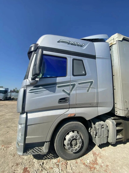 FAW J7 4x2 Седельный тягач CA4180P77K25E5 — Б/У, 2023 г.