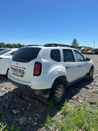 Renault DUSTER Authentique 1.6 MT5 4x2 — Б/У, 2016 г.