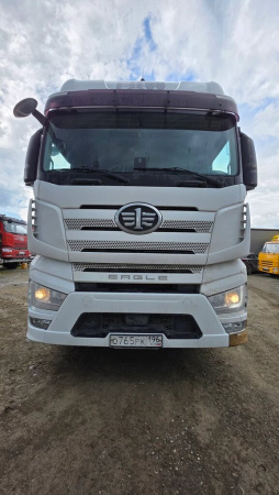 FAW J7 4x2 Седельный тягач CA4180P77K25E5 — Б/У, 2023 г.