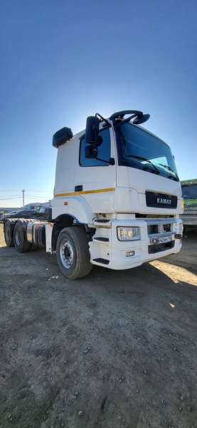 КамАЗ 65806 6x4 Седельный тягач с КМУ 65806-0002-68 — Б/У, 2022 г.
