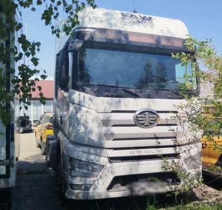 FAW J7 4x2 Седельный тягач — Б/У, 2023 г.