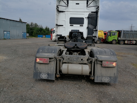 FAW J7 4x2 Седельный тягач CA4180P77K25E5 — Б/У, 2024 г.