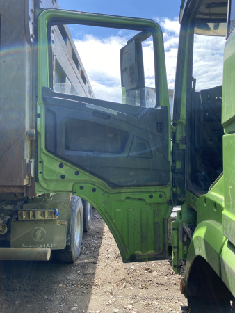 Shacman (Shaanxi) SX 8x4 Самосвал SX33186W366C — Б/У, 2023 г.