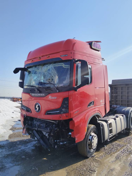 Shacman (Shaanxi) SX 4x2 Седельный тягач SX4188YY381 — Б/У, 2024 г.