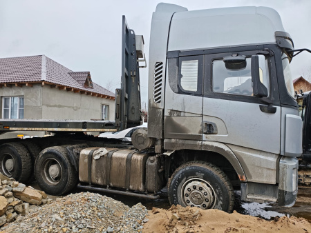 Shacman (Shaanxi) SX 6x4 Седельный тягач SX42584V324 — Б/У, 2023 г.