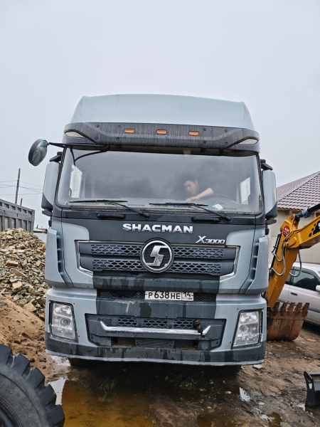Shacman (Shaanxi) SX 6x4 Седельный тягач SX42584V324 — Б/У, 2023 г.