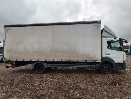 Mercedes-Benz ATEGO 4x2 Бортовой с гидробортом 818 — Б/У, 2018 г.