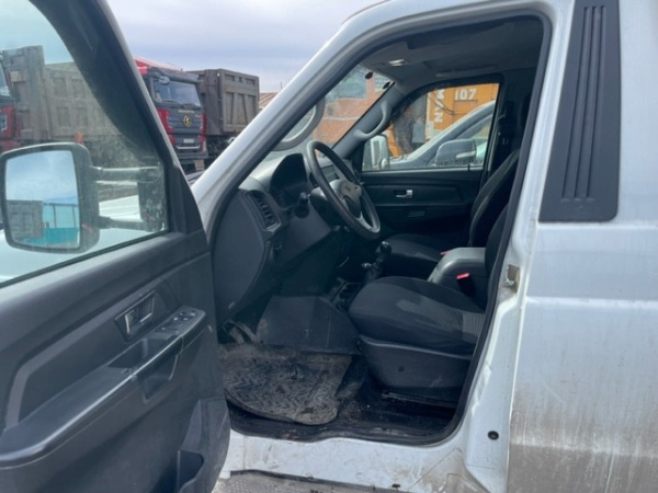 UAZ Бортовой автомобиль с платформой 1870 Base 4х4 2.7 5MT — Б/У, 2023 г.