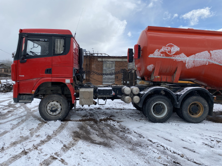 Shacman (Shaanxi) SX 6x6 Седельный тягач SX42586V385 — Б/У, 2023 г.
