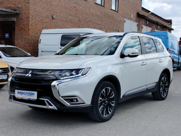 Mitsubishi Outlander — Б/У, 2022 г. (Новосибирск, 93154 км)