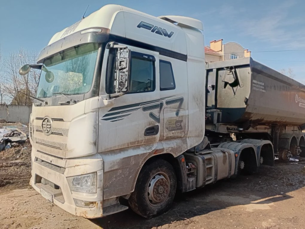 FAW J7 6x4 Седельный тягач CA4250P77K25T1E5 — Б/У, 2023 г.