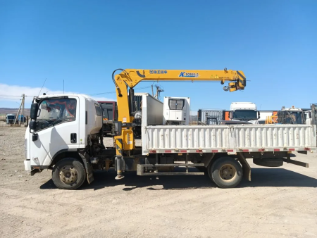 Isuzu ELF 8.3 Бортовой с КМУ ELF KV100 — Б/У, 2024 г.