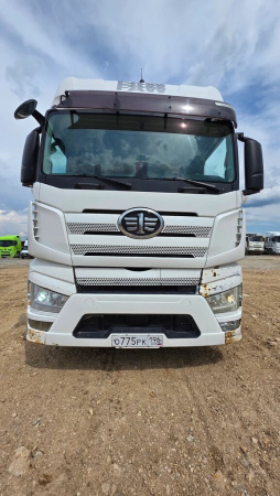 FAW J7 4x2 Седельный тягач CA4180P77K25E5 — Б/У, 2023 г.