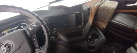 Shacman (Shaanxi) SX 4x2 Седельный тягач SX4188YY381 — Б/У, 2024 г.