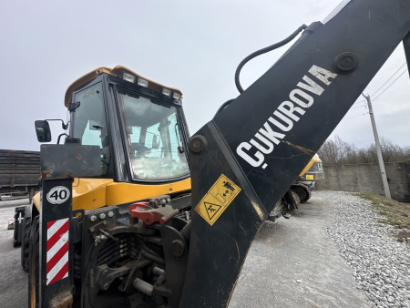 CUKUROVA 884 Экскаватор-погрузчик — Б/У, 2021 г.