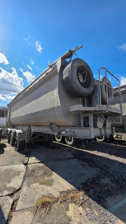 Grunwald 9453 Полуприцеп самосвальный 9453-0000011-60 — Б/У, 2024 г.