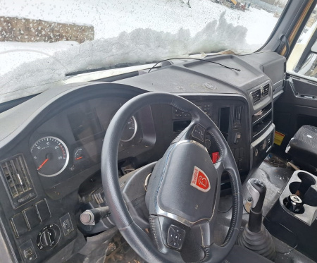 Shacman (Shaanxi) SX 6x4 Седельный тягач SX42584V324 — Б/У, 2022 г.
