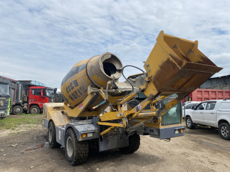 BIZON BS Автобетоносмеситель с самозагрузкой BS40 — Б/У, 2023 г.
