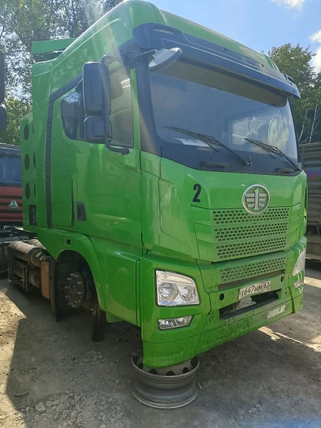 FAW JH6 6x4 Седельный тягач CA4250P25K15T1NE5A80 — Б/У, 2023 г.