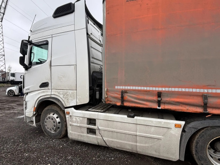 Shacman (Shaanxi) SX 4x2 Седельный тягач SX4188YY381 — Б/У, 2024 г.