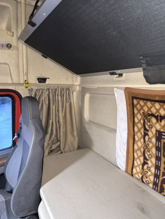 Shacman (Shaanxi) SX 6x4 Седельный тягач SX42584V324 — Б/У, 2023 г.