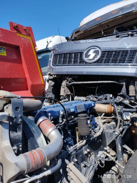 Shacman (Shaanxi) SX 6x4 Седельный тягач SX42584V324 — Б/У, 2023 г.