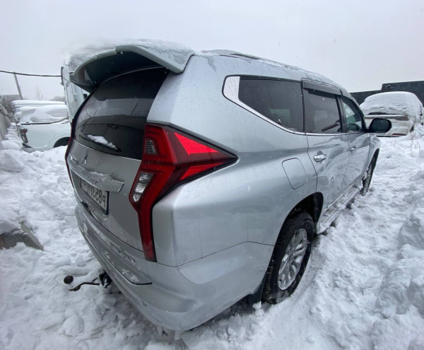 MITSUBISHI Instyle 3.0 8AT — Б/У, 2021 г.