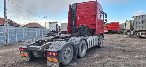 VOLVO FH 6x2 Седельный тягач — Б/У, 2016 г.