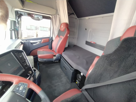 SANY HQC 4x2 Седельный тягач HQC240DE — Б/У, 2024 г.
