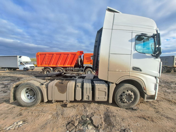 Shacman (Shaanxi) SX 4x2 Седельный тягач SX4188YY381 — Б/У, 2023 г.