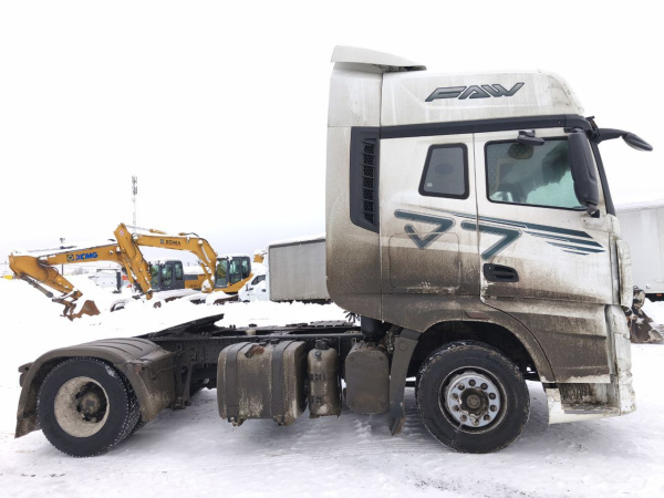 FAW J7 4x2 Седельный тягач CA4180P77K25E5 — Б/У, 2024 г.