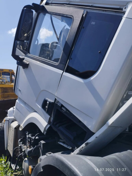 Shacman (Shaanxi) SX 6x4 Седельный тягач SX42584V324 — Б/У, 2023 г.