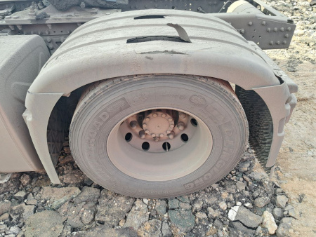 Shacman (Shaanxi) SX 4x2 Седельный тягач SX4188YY381 — Б/У, 2023 г.