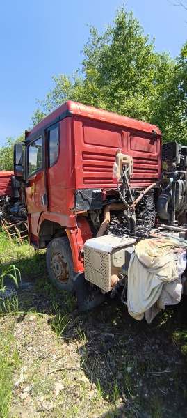 Shacman (Shaanxi) SX 6x6 Седельный тягач SX42586V385 — Б/У, 2023 г.
