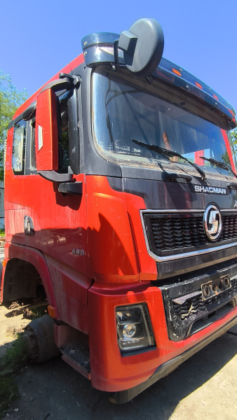 Shacman (Shaanxi) SX 6x6 Седельный тягач SX42586V385 — Б/У, 2023 г.