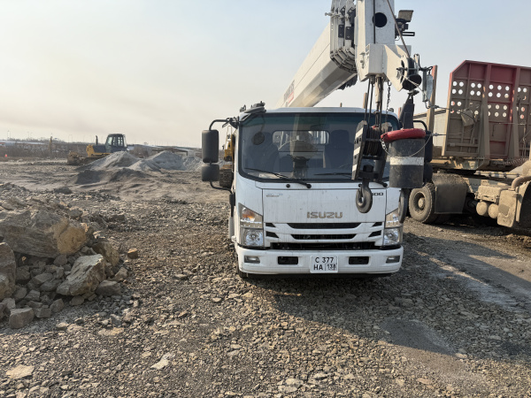 Isuzu ELF 8.3 4x2 Автокран ELF KV100 — Б/У, 2025 г.