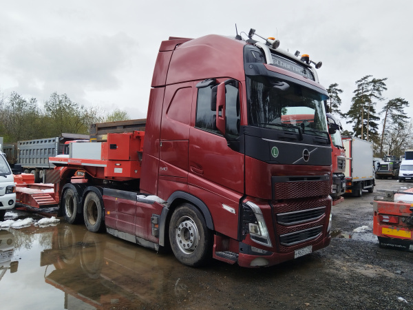 VOLVO FH 6x4 Седельный тягач — Б/У, 2024 г.