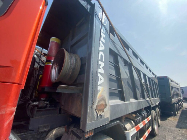 Shacman (Shaanxi) SX 8x4 Самосвал SX331863366 — Б/У, 2024 г.
