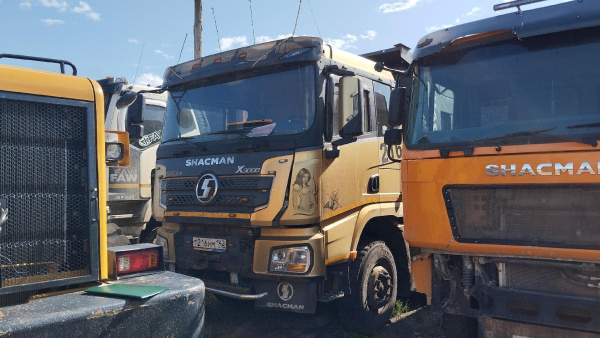 Shacman SX33186T366 — Б/У, 2022 г. (Якутск, 348000 км)