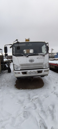 FAW CA5066 4x2 Бортовой с КМУ CA5066JSQP40K2E5A84 — Б/У, 2019 г.