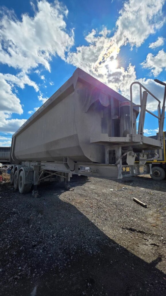 Grunwald 9453 Полуприцеп самосвальный 9453-0000011-60 — Б/У, 2023 г.